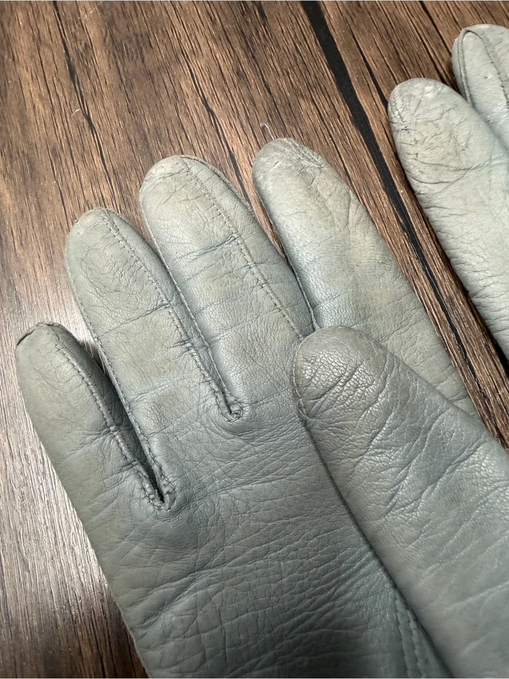 Vintage women’s 7.5 Leather cashmere gloves in Light Gray made in Italy